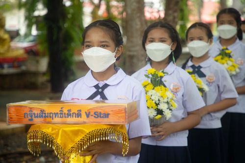 ภาพ No.38798:พิธีทอดกฐิน สัมฤทธิ์เด็กดี V-Star โรงเรียนยุวศึกษา