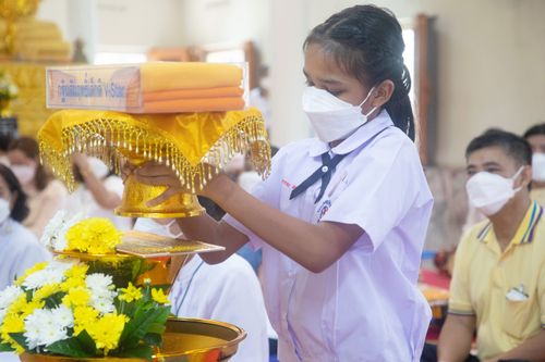 ภาพ No.38800:พิธีทอดกฐิน สัมฤทธิ์เด็กดี V-Star โรงเรียนยุวศึกษา