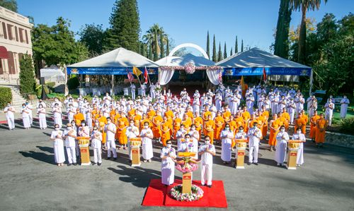 ภาพ No.38875:พิธีทอดกฐินบรมจักรพรรดิ ณ วัดพระธรรมกายแคลิฟอร์เนีย
