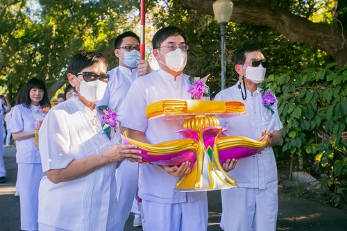 ภาพ No.38876:พิธีทอดกฐินบรมจักรพรรดิ ณ วัดพระธรรมกายแคลิฟอร์เนีย