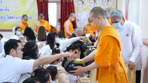 ภาพ No.38923:พิธีทอดกฐินธรรมชัย สร้างทุกสิ่ง  วัดพระธรรมกายแมนเชสเตอร์