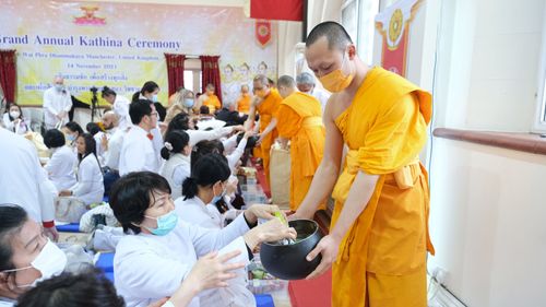 ภาพ No.38924:พิธีทอดกฐินธรรมชัย สร้างทุกสิ่ง  วัดพระธรรมกายแมนเชสเตอร์