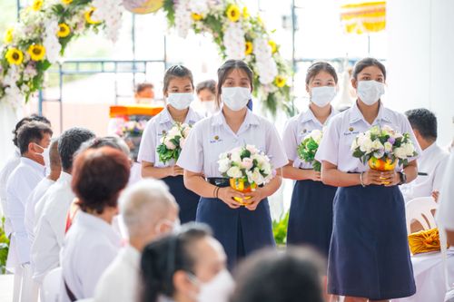 ภาพ No.39057:พิธีทอดกฐิน บูชาธรรมพระมงคลเทพมุนี(สด จนทฺสโร) ศูนย์ปฏิบัติธรรมภูเก็ต 