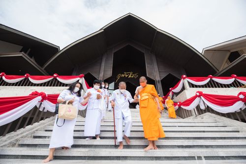 ภาพ No.39138:พิธีทอดกฐิน ณ ศูนย์ปฏิบัติธรรมอุทัยแสง