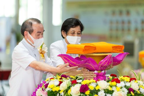 ภาพ No.39173:พิธีทอดกฐินสร้างอาคารปฏิบัติธรรม สถาบันธรรมชัย 