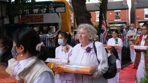 ภาพ No.38930:พิธีทอดกฐินธรรมชัย สร้างทุกสิ่ง  วัดพระธรรมกายแมนเชสเตอร์