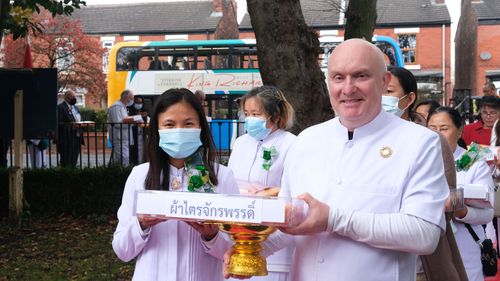 ภาพ No.38934:พิธีทอดกฐินธรรมชัย สร้างทุกสิ่ง  วัดพระธรรมกายแมนเชสเตอร์