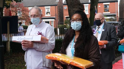 ภาพ No.38940:พิธีทอดกฐินธรรมชัย สร้างทุกสิ่ง  วัดพระธรรมกายแมนเชสเตอร์