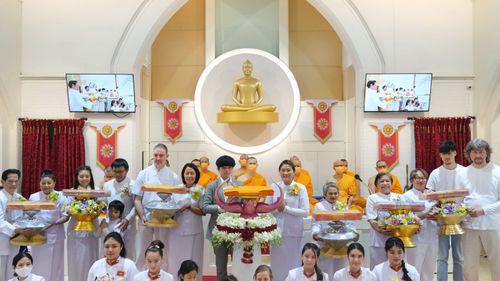 ภาพ No.38945:พิธีทอดกฐินธรรมชัย สร้างทุกสิ่ง  วัดพระธรรมกายแมนเชสเตอร์