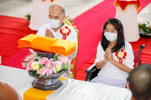 ภาพ No.39070:พิธีทอดกฐิน บูชาธรรมพระมงคลเทพมุนี(สด จนทฺสโร) ศูนย์ปฏิบัติธรรมภูเก็ต 