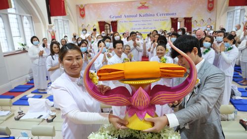 ภาพ No.38948:พิธีทอดกฐินธรรมชัย สร้างทุกสิ่ง  วัดพระธรรมกายแมนเชสเตอร์