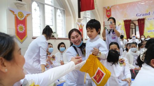 ภาพ No.38947:พิธีทอดกฐินธรรมชัย สร้างทุกสิ่ง  วัดพระธรรมกายแมนเชสเตอร์