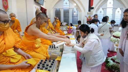 ภาพ No.38951:พิธีทอดกฐินธรรมชัย สร้างทุกสิ่ง  วัดพระธรรมกายแมนเชสเตอร์