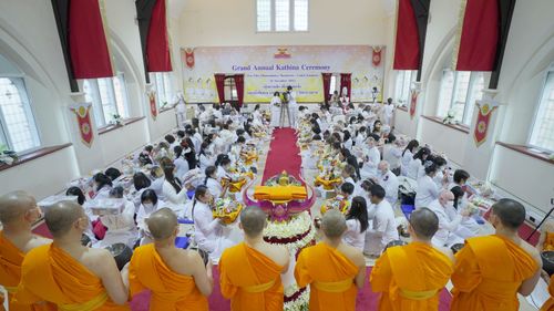 ภาพ No.38956:พิธีทอดกฐินธรรมชัย สร้างทุกสิ่ง  วัดพระธรรมกายแมนเชสเตอร์