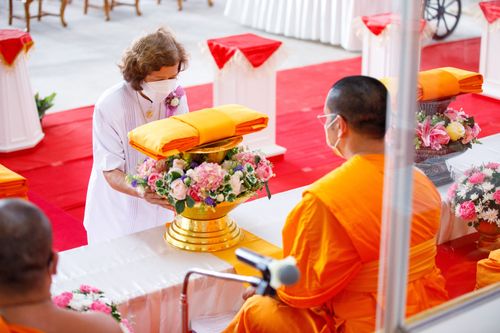 ภาพ No.39072:พิธีทอดกฐิน บูชาธรรมพระมงคลเทพมุนี(สด จนทฺสโร) ศูนย์ปฏิบัติธรรมภูเก็ต 