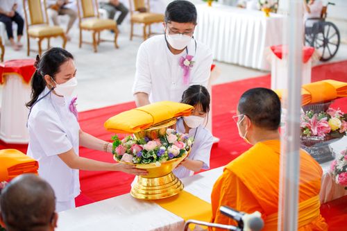 ภาพ No.39073:พิธีทอดกฐิน บูชาธรรมพระมงคลเทพมุนี(สด จนทฺสโร) ศูนย์ปฏิบัติธรรมภูเก็ต 