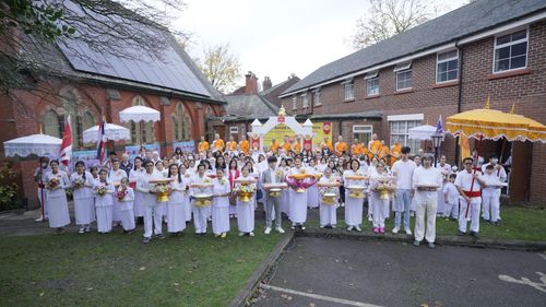 ภาพ No.38955:พิธีทอดกฐินธรรมชัย สร้างทุกสิ่ง  วัดพระธรรมกายแมนเชสเตอร์