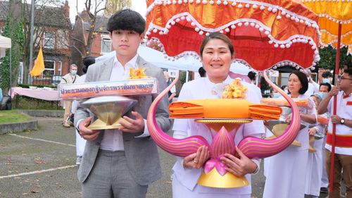 ภาพ No.38967:พิธีทอดกฐินธรรมชัย สร้างทุกสิ่ง  วัดพระธรรมกายแมนเชสเตอร์