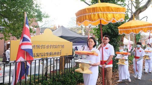 ภาพ No.38958:พิธีทอดกฐินธรรมชัย สร้างทุกสิ่ง  วัดพระธรรมกายแมนเชสเตอร์