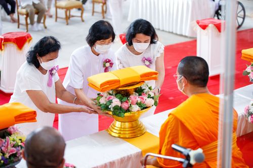 ภาพ No.39076:พิธีทอดกฐิน บูชาธรรมพระมงคลเทพมุนี(สด จนทฺสโร) ศูนย์ปฏิบัติธรรมภูเก็ต 