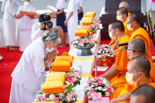 ภาพ No.39077:พิธีทอดกฐิน บูชาธรรมพระมงคลเทพมุนี(สด จนทฺสโร) ศูนย์ปฏิบัติธรรมภูเก็ต 