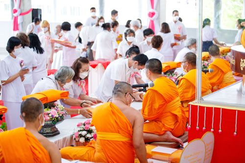 ภาพ No.39079:พิธีทอดกฐิน บูชาธรรมพระมงคลเทพมุนี(สด จนทฺสโร) ศูนย์ปฏิบัติธรรมภูเก็ต 