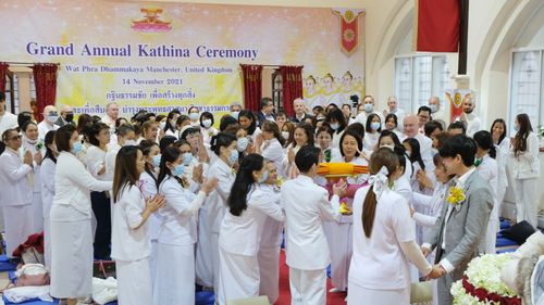 ภาพ No.38966:พิธีทอดกฐินธรรมชัย สร้างทุกสิ่ง  วัดพระธรรมกายแมนเชสเตอร์