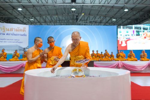 ภาพ No.39204:พิธีทอดกฐินสร้างอาคารปฏิบัติธรรม สถาบันธรรมชัย 