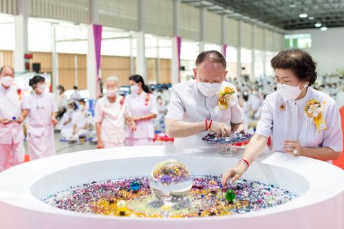 ภาพ No.39208:พิธีทอดกฐินสร้างอาคารปฏิบัติธรรม สถาบันธรรมชัย 