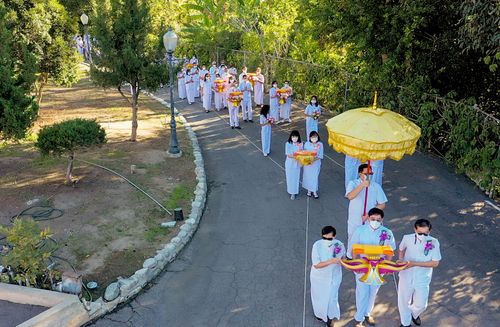 ภาพ No.38911:พิธีทอดกฐินบรมจักรพรรดิ ณ วัดพระธรรมกายแคลิฟอร์เนีย