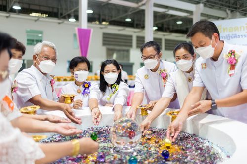 ภาพ No.39207:พิธีทอดกฐินสร้างอาคารปฏิบัติธรรม สถาบันธรรมชัย 