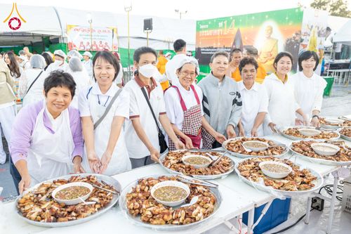 ภาพ No.289845:วันที่ 8 มกราคม พ.ศ. 2569 พิธีถวายภัตตาหารเป็นสังฆทาน แด่พระธรรมยาตรา ณ อนุสรณ์สถานคลองบางนางแท่น อ.สามพราน จ.นครปฐม ในโครงการธรรมยาตรา กตัญญูบูชา มหาปูชนียาจารย์ พระมงคลเทพมุนี(สด จนฺทสโร) พระผู้ปราบมาร อนุสรณ์สถาน 7 แห่ง ปีที่ 14