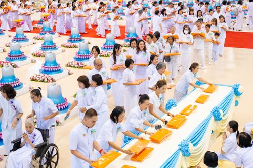 ภาพ No.318549:วันอาทิตย์ต้นเดือนที่ 5 เมษายน พ.ศ.2569 พิธีทอดผ้าป่าสมทบมหาสังฆทาน 40,000 กว่าวัดทั่วประเทศ ณ สภาธรรมกายสากล วัดพระธรรมกาย