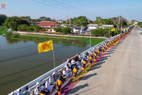 ภาพ No.292874:วันที่ 11 มกราคม พ.ศ. 2569 พิธีต้อนรับพระธรรมยาตรา ณ อนุสรณ์สถานลำดับที่ 3 สถานที่เกิดในเพศสมณะ วัดสองพี่น้อง อำเภอสองพี่น้อง จังหวัดสุพรรณบุรี ในโครงการธรรมยาตรา กตัญญูบูชา มหาปูชนียาจารย์ พระมงคลเทพมุนี(สด จนฺทสโร) พระผู้ปราบมาร อนุสรณ์สถาน 7 แห่ง ปีที