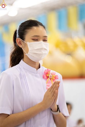 ภาพ No.78985:พิธีวางแผ่นจารึกชื่อ และพิธีวางพวงมาลัยสักการะพระบรมพุทธเจ้า ณ สภาธรรมกายสากล วัดพระธรรมกาย วันที่ 2 เมษายน พ.ศ. 2566