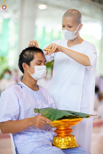 ภาพ No.83560:พิธีตัดปอยผมและปลงผม ในโครงการบรรพชาอุปสมบทหมู่ ธรรมทายาทรุ่นเข้าพรรษา ณ วัดพระธรรมกาย วันอาทิตย์ที่ 16 กรกฎาคม พ.ศ.2566
