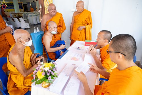 ภาพ No.83161:พิธีถวายสังฆทาน 323 วัด 4 จังหวัดชายแดนภาคใต้ ปีที่ 19 ครั้งที่ 163 พิธีมอบกองทุนหนุนแรงใจช่วยครูใต้ ปีที่ 16 ครั้งที่ 128  และพิธีทำบุญอุทิศส่วนกุศลให้ผู้วายชนม์ ในวันเสาร์ที่ 8 กรกฎาคม พ.ศ. 2566 ณ หอประชุม อาคารพระสุทธิสมณวัตรานุสรณ์   วัดมุจลินทวาปีวิ