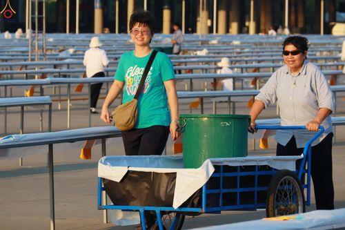 ภาพ No.321533:วันที่ 9-10 เมษายน พ.ศ.2569 การเตรียมงาน มัดถุงน้ำ ถ่วงขาโต๊ะไทยธรรม เพื่องานถวายมหาสังฆทาน 40,000 กว่าวัดทั่วประเทศ วันคุ้มครองโลก 22 เมษายน พ.ศ.2569 วัดพระธรรมกาย