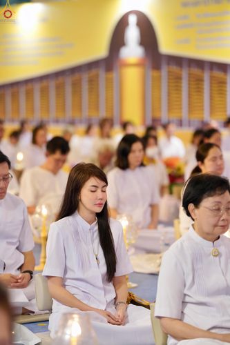 ภาพ No.331065:วันวิสาขบูชา อาทิตย์ที่ 31 พฤษภาคม พ.ศ.2569 พิธีจุดวิสาขประทีป , พิธีเวียนประทักษิณ  รอบพระมหาธรรมกายเจดีย์  และพิธีฉลองชัยสวดมนต์บทธัมมจักกัปปวัตนสูตร  ครบ 8,415,000,000 จบ ณ วัดพระธรรมกาย