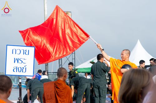 ภาพ No.284722:วันอาทิตย์ที่ 14 ธันวาคม พ.ศ.2568  พิธีทำบุญเมืองสุราษฎร์ธานี 110ปี และพิธีตักบาตรพระสงฆ์ 1,110 รูป  ณ บริเวณริมน้ำวัดกลาง (เก่า) ถนนบ้านดอน ตำบลตลาดใหม่ อำเภอเมือง จังหวัดสุราษฎร์ธานี