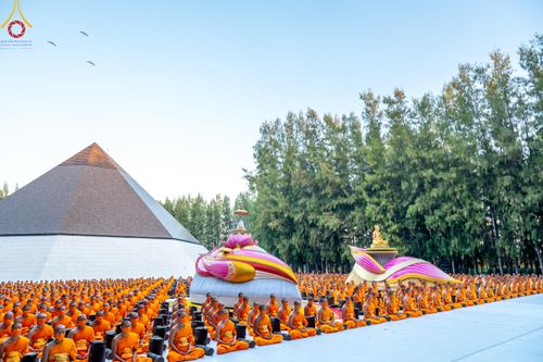 ภาพ No.106245:พระธรรมยาตราร่วมปฏิบัติธรรม และถ่ายภาพหมู่ประวัติศาสตร์ ในโครงการธรรมยาตรากตัญญูบูชา มหาปูชนียาจารย์ พระมงคลเทพมุนี(สด จนฺทสโร) พระผู้ปราบมาร  อนุสรณ์สถาน 7 แห่ง ปีที่ 12  วันที่ 4 มกราคม พ.ศ. 2567  ณ อนุสรณ์สถานมหาวิหารพระมงคลเทพมุนี จ.สุพรรณบุรี