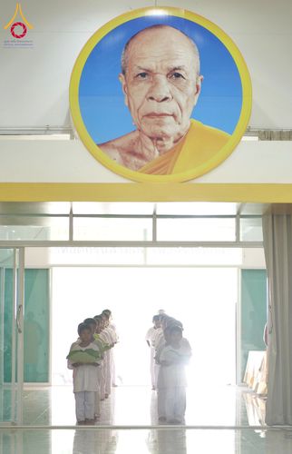 ภาพ No.319869:วันเสาร์ที่ 4 เมษายน พ.ศ.2569 พิธีตัดปอยผมและปลงผม พิธีขอขมาผู้ปกครองและมอบผ้าไตร พิธีบรรพชาและถวายบาตร ณ ศูนย์ปฏิบัติธรรมและศูนย์อบรมเยาวชนเพชรบุรี  ต.ท่าแลง อ.ท่ายาง จ.เพชรบุรี