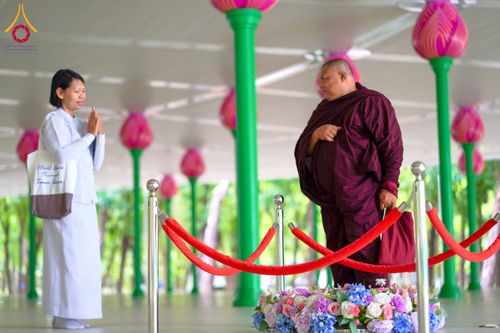 ภาพ No.328890:วันที่ 7-15 พฤษภาคม พ.ศ.2569 ต้อนรับชาวต่างชาติจากประเทศรัสเซีย เมียนมาร์ บังคลาเทศ และศรีลังกาเยี่ยมชมและสักการะพระมหาธรรมกายเจดีย์ ณ วัดพระธรรมกาย