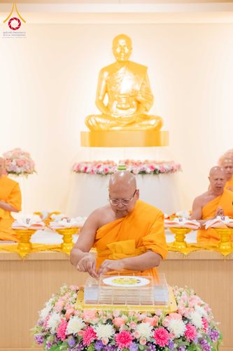 ภาพ No.319154:วันที่ 29 มีนาคม พ.ศ.2569 พิธีอัญเชิญรูปหล่อพระมงคลเทพมุนี (สด จนฺทสโร) ประดิษฐาน ณ ห้องปฏิบัติธรรม “มงคลรัตนโชติ”  วัดพระธรรมกายชิคาโก ประเทศสหรัฐอเมริกา