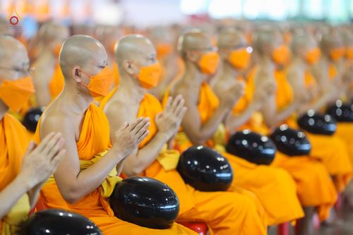 ภาพ No.76734:พิธีตักบาตรข้าวสารอาหารแห้ง  ณ บ้านแก้วเรือนทองคุณยายฯ สภาธรรมกายสากล  วัดพระธรรมกาย จ.ปทุมธานี  ในวันอาทิตย์ต้นเดือนที่ 6 มีนาคม พ.ศ. 2566