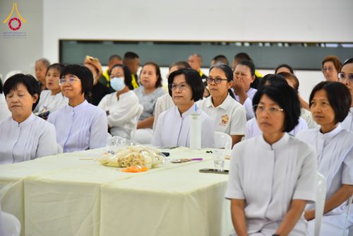 ภาพ No.327427:วันศุกร์ที่ 1 พฤษภาคม พ.ศ. 2569 รวมใจพสกนิกรชาวอำเภอคลองหลวง ประดิษฐ์ดอกไม้จันทน์ เพื่อใช้ในพิธีถวายดอกไม้จันทน์ในงานพระราชพิธีถวายพระเพลิงพระบรมศพ สมเด็จพระนางเจ้าสิริกิติ์ พระบรมราชินีนาถ พระบรมราชชนนีพันปีหลวง ณ วัดพระธรรมกาย