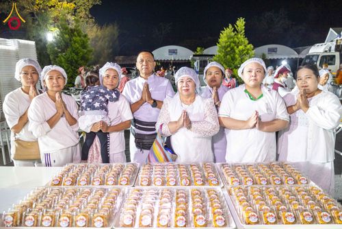 ภาพ No.288184:วันที่ 5 มกราคม พ.ศ. 2569 พิธีถวายภัตตาหารเป็นสังฆทาน แด่พระธรรมยาตรา ในโครงการธรรมยาตรา กตัญญูบูชา มหาปูชนียาจารย์ พระมงคลเทพมุนี(สด จนฺทสโร) พระผู้ปราบมาร อนุสรณ์สถาน 7 แห่ง ปีที่ 14 ณ อนุสรณ์สถานมหาวิหารพระมงคลเทพมุนี (โลตัสแลนด์) อ.สองพี่น้อง จ.สุพรร