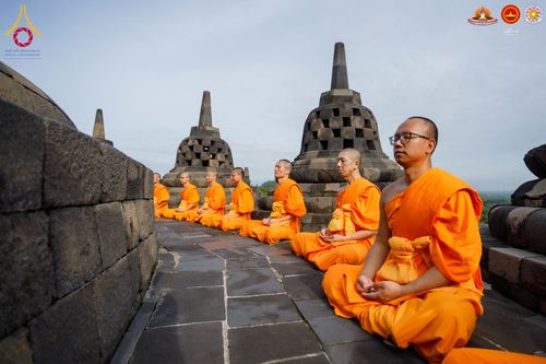 ภาพ No.280101:วันที่ 31 ธันวาคม พ.ศ. 2568 เดินธรรมยาตราที่บรมพุทธโธ อินโดนีเซีย