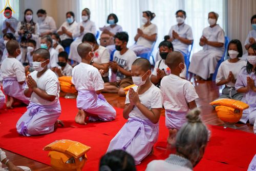 ภาพ No.45822:ประมวลภาพพิธีบรรพชา โครงการบรรพชาสามเณรฟื้นฟูพระพุทธศาสนาทั่วไทย ณ ศูนย์ปฏิบัติธรรมอุทัยแสง 