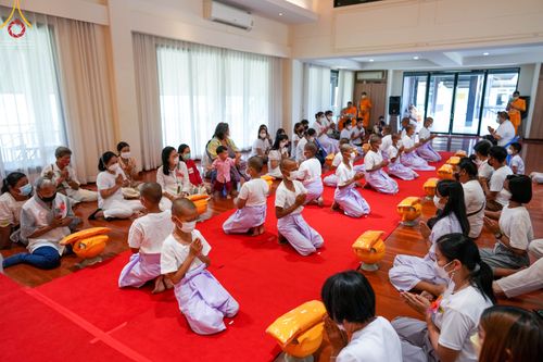 ภาพ No.45823:ประมวลภาพพิธีบรรพชา โครงการบรรพชาสามเณรฟื้นฟูพระพุทธศาสนาทั่วไทย ณ ศูนย์ปฏิบัติธรรมอุทัยแสง 
